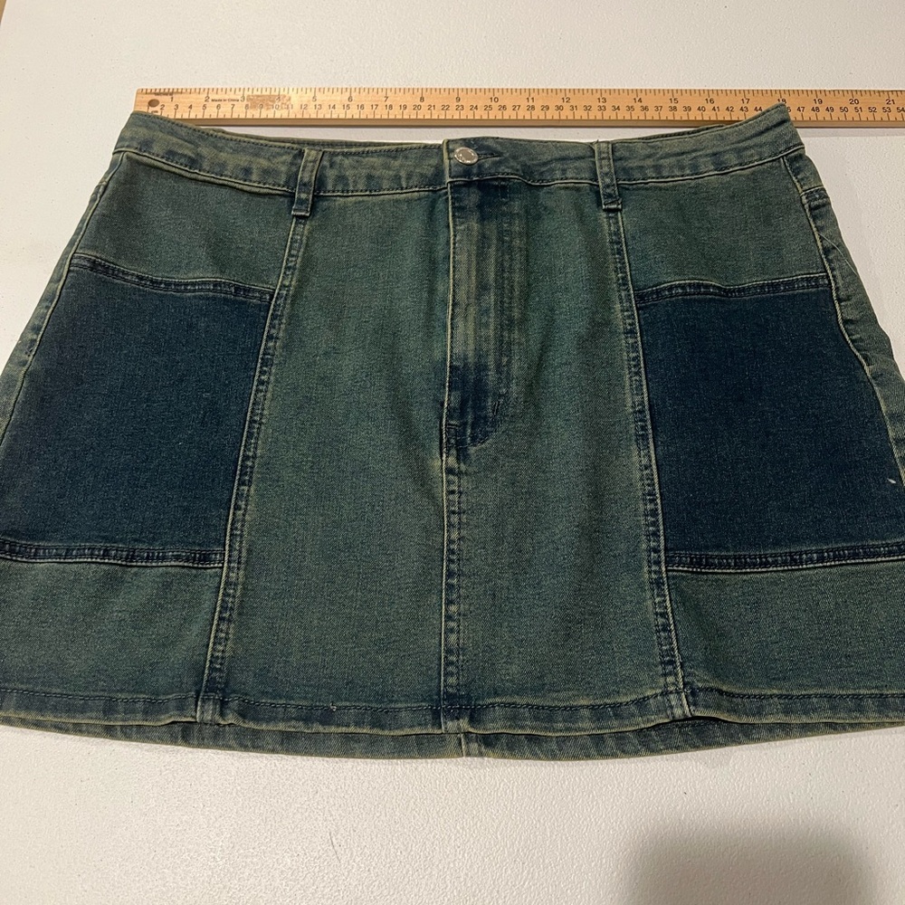 PrettyLittleThing Two-Tone Denim zip button Mini Skirt 12 - Picture 6 of 8